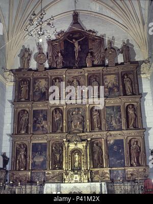 RETABLO MAYOR REALIZADO EN EL SIGLO XVI CON PINTURAS DE PEDRO DE CORDOBA REALIZADAS A PRINCIPIOS DEL XVII. Autor: Pedro de Paz (16.). Ort: ST. PETER'S KIRCHE, GATA, Caceres, Spanien. Stockfoto