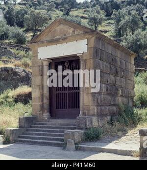 TEMPLO ROMANO SITUADO A LOS PIES DEL PUENTE DE ALCANTARA - SIGLO II. Autor: Cayo Julio Lacer (2 Prozent). Lage: TEMPLO ROMANO, Alcantara, CACERES. Stockfoto