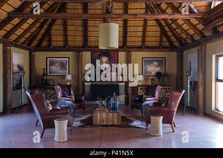 Die Lounge des Hoodia Desert Lodge, in der Nähe der berühmten roten Sanddünen von Sossusvlei im Namib-Naukluft-Park, Namibia Stockfoto