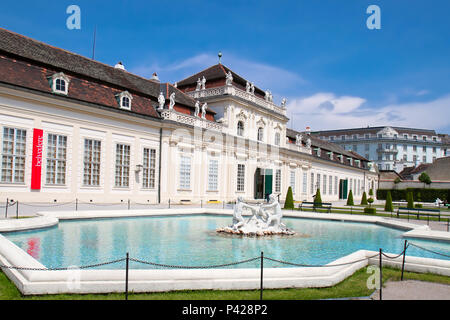 Schloss Belvedere mit Brunnen vor dem Eingang, Wien, Österreich Stockfoto