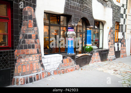 Moderner Stil Hundertwasser Haus in Wien, Österreich (von berühmten Hundertwasser Architekten erstellt) Stockfoto