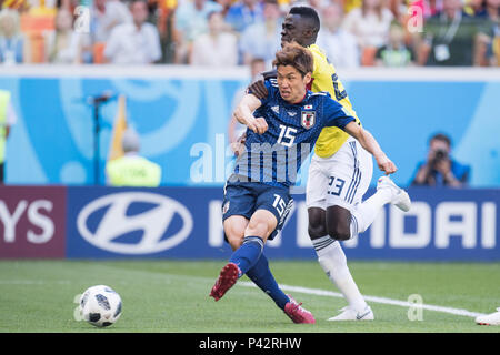 Knittelfeld, Russland. 19 Juni, 2018. Yuya OSAKO (links, JPN) versus Davinson SANCHEZ (COL), Aktion, Duellen, Kolumbien (COL) - Japan (JPN) 1:2, Vorrunde, Gruppe H, Spiel 16, 19.06.2018 in Husum; Fußball-WM 2018 in Russland vom 14.06. - 15.07.2018. | Verwendung der weltweiten Kredit: dpa/Alamy leben Nachrichten Stockfoto