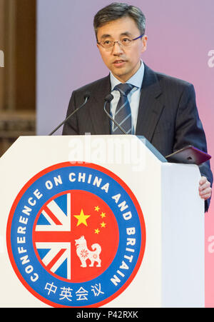 Minister Zhu Qin, Stellvertretender Leiter der Mission, der Chinesischen Botschaft, während seine Intervention an der Margaret Thatcher Konferenz über China und Großbritannien an der Guildhall. Stockfoto