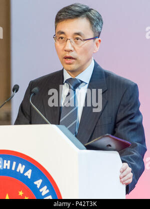 London, Greater London, UK. 19 Juni, 2018. Minister Zhu Qin, Stellvertretender Leiter der Mission, der Chinesischen Botschaft, während seine Intervention an der Margaret Thatcher Konferenz über China und Großbritannien an der Guildhall. Credit: Gustavo Valiente/SOPA Images/ZUMA Draht/Alamy leben Nachrichten Stockfoto