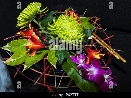 Devon, UK. 19. Juni 2018. Japanische Blume Anzeige an die Otterton Festival Quelle: Peter/Alamy leben Nachrichten Stockfoto