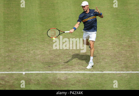 Halle, Deutschland. 20 Juni, 2018. Tennis, ATP World Tour 2018, Einzel, Herren, letzte 16. Spaniens Roberto Bautista Agut in Aktion gegen Haase der Niederlande. Credit: Friso Gentsch/dpa/Alamy leben Nachrichten Stockfoto