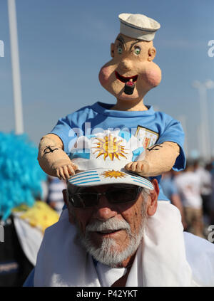 Rostov am Don. 20 Juni, 2018. Ein Fan von Uruguay wird vor einer Gruppe ein Match zwischen Uruguay und Saudi Arabien, bei der FIFA Fußball-Weltmeisterschaft 2018 in Rostow-am-Don, Russland, 20. Juni 2018. Credit: Li Ming/Xinhua/Alamy leben Nachrichten Stockfoto