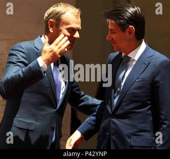 Rom, Italien. 20. Juni 2018. Im Palazzo Chigi DER ERSTE MINISTER GIUSEPPE CONTE ERHÄLT PRÄSIDENT DES RATES DER EU Donald Tusk - (ANTONIA CESAREO, Rom - 2018-06-20) ps das Foto verwendet werden können, wobei der Kontext, in dem es aufgenommen wurde, und ohne beleidigende Absicht der Dekoration der Menschen vertreten Credit: Unabhängige Fotoagentur Srl/Alamy leben Nachrichten Stockfoto