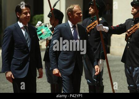 Rom, Italien. 20. Juni 2018. Im Palazzo Chigi DER ERSTE MINISTER GIUSEPPE CONTE ERHÄLT PRÄSIDENT DES RATES DER EU Donald Tusk - (ANTONIA CESAREO, Rom - 2018-06-20) ps das Foto verwendet werden können, wobei der Kontext, in dem es aufgenommen wurde, und ohne beleidigende Absicht der Dekoration der Menschen vertreten Credit: Unabhängige Fotoagentur Srl/Alamy leben Nachrichten Stockfoto