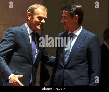 Rom, Italien. 20. Juni 2018. Im Palazzo Chigi DER ERSTE MINISTER GIUSEPPE CONTE ERHÄLT PRÄSIDENT DES RATES DER EU Donald Tusk - (ANTONIA CESAREO, Rom - 2018-06-20) ps das Foto verwendet werden können, wobei der Kontext, in dem es aufgenommen wurde, und ohne beleidigende Absicht der Dekoration der Menschen vertreten Credit: Unabhängige Fotoagentur Srl/Alamy leben Nachrichten Stockfoto