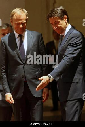 Rom, Italien. 20. Juni 2018. Im Palazzo Chigi DER ERSTE MINISTER GIUSEPPE CONTE ERHÄLT PRÄSIDENT DES RATES DER EU Donald Tusk - (ANTONIA CESAREO, Rom - 2018-06-20) ps das Foto verwendet werden können, wobei der Kontext, in dem es aufgenommen wurde, und ohne beleidigende Absicht der Dekoration der Menschen vertreten Credit: Unabhängige Fotoagentur Srl/Alamy leben Nachrichten Stockfoto