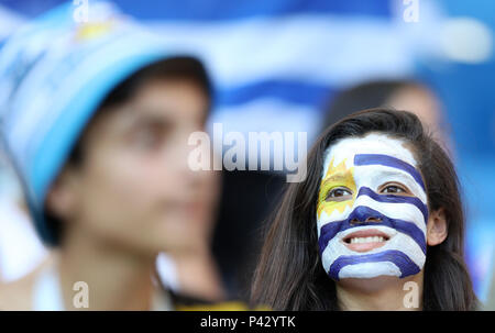 Rostov am Don. 20 Juni, 2018. Ein Fan von Uruguay wird vor einer Gruppe ein Match zwischen Uruguay und Saudi Arabien, bei der FIFA Fußball-Weltmeisterschaft 2018 in Rostow-am-Don, Russland, 20. Juni 2018. Credit: Lu Jinbo/Xinhua/Alamy leben Nachrichten Stockfoto