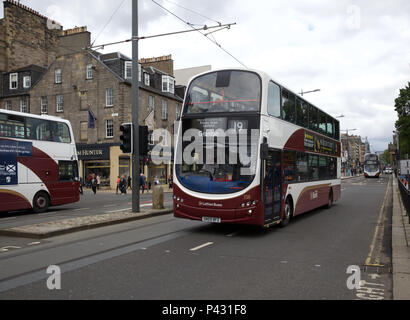 Edinburgh, Großbritannien. 20. Juni 2018. Ein lokaler Bus in Edinburgh, Schottland. Die Prognose ist für Sonnenschein in den nächsten Tagen. Credit: Keith Larby/Alamy leben Nachrichten Stockfoto