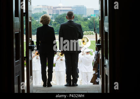 Washington, USA. 20 Juni, 2018. Verteidigungsminister Ursula von der Leyen der Christlich Demokratischen Union (CDU) erfüllt die US-Verteidigungsminister James Mattis im Vorfeld der NATO-Gipfel im Juli 2018. Credit: Jens Büttner/dpa-Zentralbild/dpa/Alamy leben Nachrichten Stockfoto