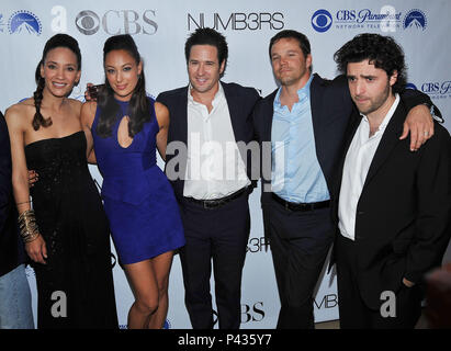 Sophina Brown, Aya Sumika, Rob Morrow, Dylan Bruno und David Krumholtz - Numb3rs Darsteller Treffen der Presse im Sunset Tower Hotel in Los Angeles. - 02 Braun SumikaA MorrowR BrunoD KrumholtzD 02.jpg 02 Braun SumikaA MorrowR BrunoD KrumholtzD 02 Event in Hollywood Leben - Kalifornien, Red Carpet Event, USA, Filmindustrie, Prominente, Fotografie, Bestof, Kunst, Kultur und Unterhaltung, Topix prominente Mode, Besten, Hollywood Leben, Event in Hollywood Leben - Kalifornien, Roter Teppich und backstage, Film Stars, TV Stars, Musik, Promis, Topix, Akteure aus dem Sam Stockfoto