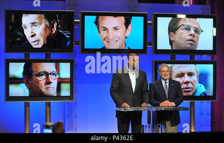 Sid Ganis Präsident und Forest Whitaker - 81th Oscar Nominierungen 2009 an der Hochschule für Film und Wissenschaft in Los Angeles. Bester Schauspieler - 03 OscarsNominations 03.jpg 03 OscarsNominations 03 Veranstaltung in Hollywood Leben - Kalifornien, Red Carpet Event, USA, Filmindustrie, Prominente, Fotografie, Bestof, Kunst, Kultur und Unterhaltung, Topix prominente Mode, Besten, Hollywood Leben, Event in Hollywood Leben - Kalifornien, Roter Teppich und backstage, Film Stars, TV Stars, Musik, Promis, Topix, Akteure aus dem gleichen Film, Cast und co Star zusammen. Anfrage Stockfoto