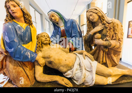 Terrakotta Skulptur mit der Darstellung der Wehklage über den Toten Christus aus der Werkstatt von Andrea della Robbia vom 1510-15 Stockfoto