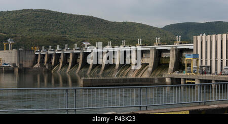 Damm am Fluss, Iron Gate ich Wasserkraftwerk, Donau, Drobeta-Turnu Severin, Mehedinti County, Oltenia, Rumänien Stockfoto