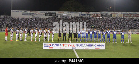 CAMPINAS, SP - 31/10/2013: PONTE PRETA X Velez Sarsfield - Lance durante Partida entre Ponte Preta x Velez Sarsfield, vÃ¡Lida pela Copa Sul-Americana, realizada keine EstÃ¡dio MoisÃ © s Lucarelli. (Foto: Gustavo Magnusson/Fotoarena) Stockfoto