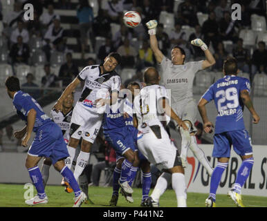 CAMPINAS, SP - 31/10/2013: PONTE PRETA X Velez Sarsfield - Lance durante Partida entre Ponte Preta x Velez Sarsfield, vÃ¡Lida pela Copa Sul-Americana, realizada keine EstÃ¡dio MoisÃ © s Lucarelli. (Foto: Gustavo Magnusson/Fotoarena) Stockfoto