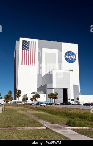 Das Vehicle Assembly Building (VAB) am Kennedy Space Center der NASA, gebaut in den Weltraum Fahrzeuge wie die Saturn V und Space Shuttle montieren. Stockfoto