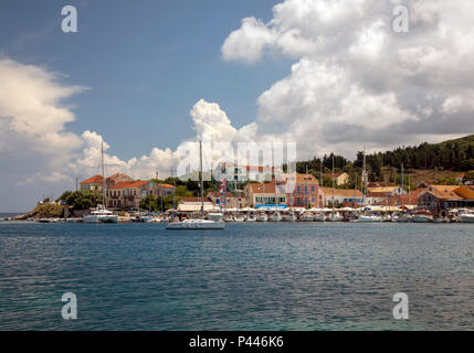 Blick auf den Ort von Fiskardo, Kefalonia, Griechenland Stockfoto