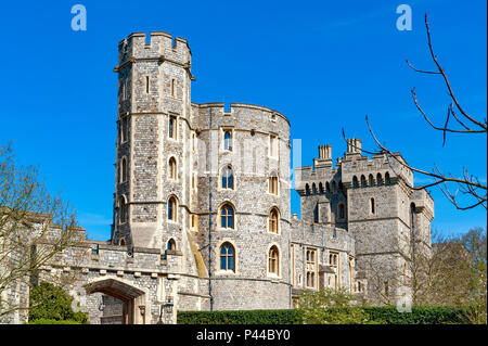 Edward III Tower am Haupteingang zum Schloss Windsor, eine königliche Residenz und wichtige touristische Attraktion im Windsor, Berkshire, England, Großbritannien Stockfoto