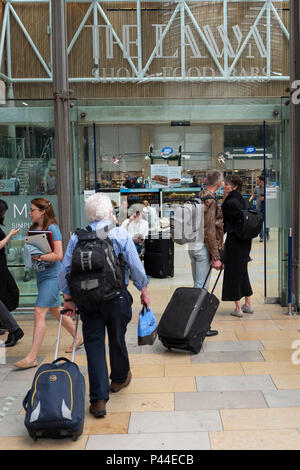 Paddington, London, Vereinigtes Königreich, Dienstag, 19. Juni 2018, London Paddington Station, Aussicht, Eingang zu "Rasen", © Peter SPURRIER, Stockfoto