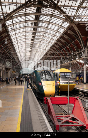 Paddington, London, Vereinigtes Königreich, Dienstag, 19. Juni 2018, London Paddington Station, Aussicht, Züge auf der Plattform 1&2 abzuweichen, © Peter SPURRIER, Stockfoto