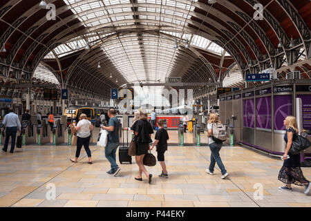 Paddington, London, Vereinigtes Königreich, Dienstag, 19. Juni 2018, London Paddington Station, Aussicht, barrierefreier Eingang zu den Plattformen 4 & 5, © Peter SPURRIER Stockfoto