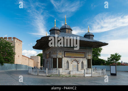 Der Brunnen von Sultan Ahmed III in der Nähe von Hagia Sophia, Istanbul, Türkei Stockfoto