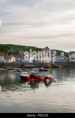 Staithes Hafen an der Küste von North East England. Eine malerische und historische Dorf in North Yorkshire. Stockfoto