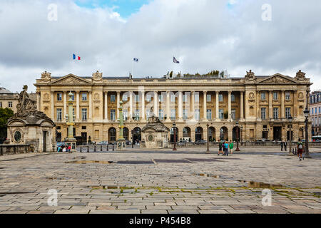 PARIS, Frankreich, 08. AUGUST 2017: Historische Gebäude an der Place de la Concorde Stockfoto