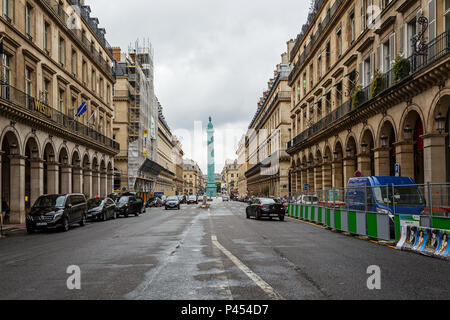 PARIS, Frankreich, 08. AUGUST 2017: Blick auf die Straße Castiglione, Place Vendome Spalte in Paris. Stockfoto