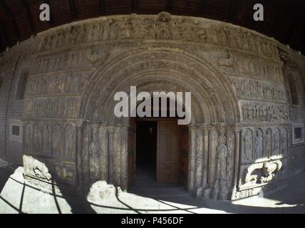 ROMANICA PORTADA DEL MONASTERIO DE SANTA MARIA DE RIPOLL - SIGLO XII. Lage: MONASTERIO DE SANTA MARIA, RIPOLL, Alicante, Spanien. Stockfoto