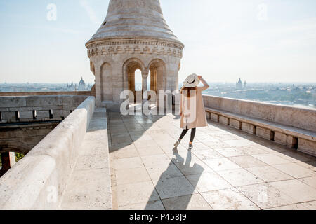 Frau in Budapest reisen Stockfoto