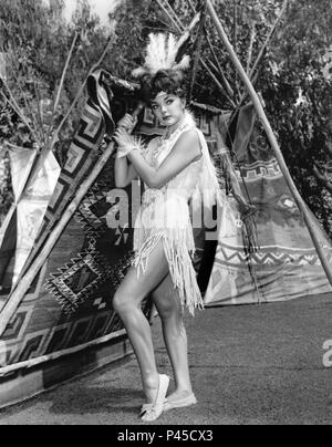 Original Film Titel: Rallye "RUND UM DIE FLAGGE, Jungs!. Englischer Titel: Rallye "RUND UM DIE FLAGGE, Jungs!. Regisseur: LEO MCCAREY. Jahr: 1958. Stars: Joan Collins. Quelle: 20th Century Fox/Album Stockfoto