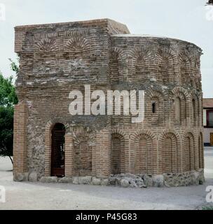 ABSIDE MUDEJAR DE LA ANTIGUA IGLESIA DE LOS MILAGROS-S XIII. Lage: MORAVITO, Talamanca del Jarama, MADRID, SPANIEN. Stockfoto