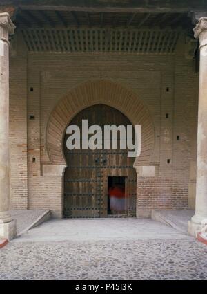 PUERTA MUDEJAR DE LA IGLESIA CONCATEDRAL DE SANTA MARIA DE LA FUENTE - SIGLO XIII. Lage: IGLESIA DE SANTA MARIA DE LA FUENTE, SPANIEN. Stockfoto