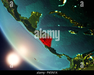 Satellitenansicht von Nicaragua in Rot hervorgehoben auf dem Planeten Erde mit sichtbaren Grenzen während des Sonnenuntergangs. 3D-Darstellung. Elemente dieses Bild Fell Stockfoto