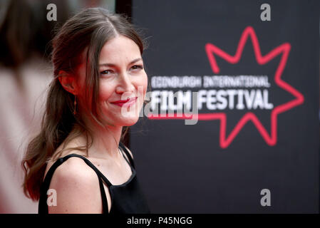 Schauspielerin Kelly Macdonald kommt auf dem roten Teppich auf dem Festival Theater, Edinburgh, für die Premiere von Puzzle in der Eröffnungsnacht des 2018 Edinburgh International Film Festival. Stockfoto