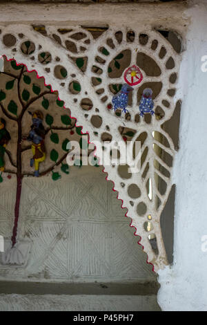 Detail der Ausstellung einen Rajwar Hütte von Chhattisgarh im Nationalen Crafts Museum, New Delhi, Indien Stockfoto