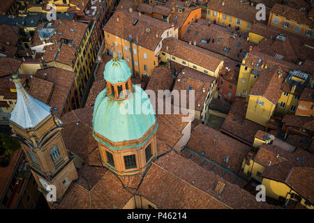 Overhead, Blick auf die Stadt Bologna in Italien Stockfoto