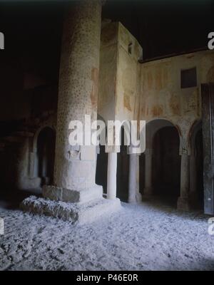 Interieur DE LA ERMITA DE SAN BAUDELIO DE BERLANGA - MOZARABE - SIGLO XI. Lage: Ermita DE SAN BAUDELIO, CASILLAS DE BERLANGA, SPANIEN. Stockfoto