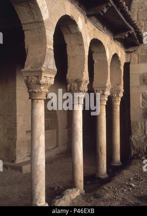 ARCOS MOZARABES DEL ATRIO DE LA IGLESIA DE SAN MIGUEL DE ESCALADA - 913. Lage: MONASTERIO DE SAN MIGUEL DE ESCALADA, GRADEFES, Leon, Spanien. Stockfoto