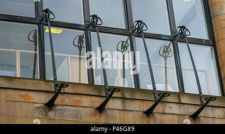 Foto genommen, bevor die Feuer der dekorative Schmiedearbeiten zum Charles Rennie Mackintosh Glasgow School of Art, Glasgow, Schottland, Großbritannien Stockfoto