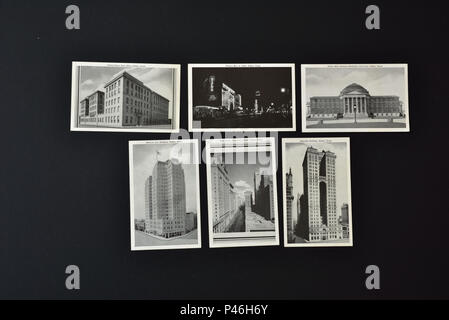Foto von sechs 1930er/1940er Jahre amerikanische Postkarten, die verschiedene Szenen in Dallas, Texas, in schwarz-weiß Fotografien. Stockfoto