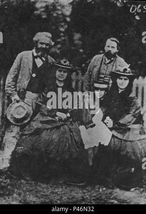 CARLOS MARX Y ENGELS CON SU MUJER Y SUS HIJAS EN 1860. Stockfoto