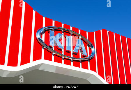 Samara, Russland - 17. Juni 2018: KIA Motors dealership Logo. Kia Motors ist Südkorea Automobilhersteller Stockfoto