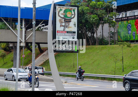 SÃO PAULO, SP - 02/01/2015: CLIMA TEMPO - Termometros atingem a Marca dos 39° Graus nesta Sexta-Feira (02), na Partriarca zona Leste de São Paulo. (Foto: Gero/Fotoarena) Stockfoto